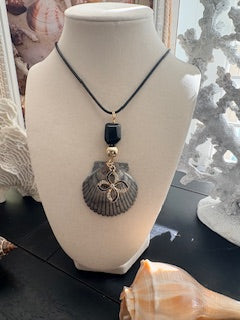 Black & Gold Elegance Scallop Necklace