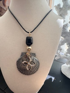 Black & Gold Elegance Scallop Necklace