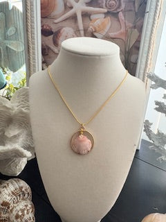 Golden Burst -Blush Scallop Gold Hoop Frame Dainty Gold Box Chain Necklace