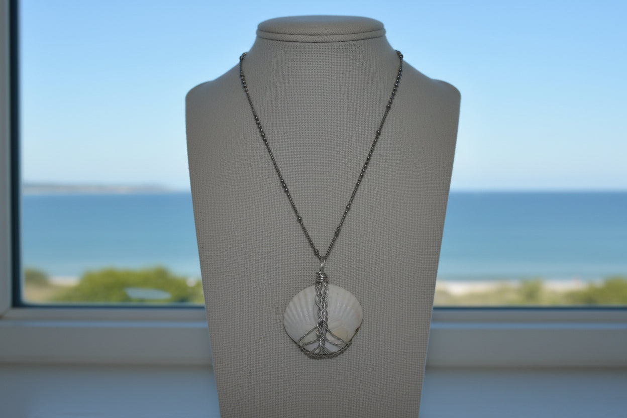 Silver Tide Scallop Necklace