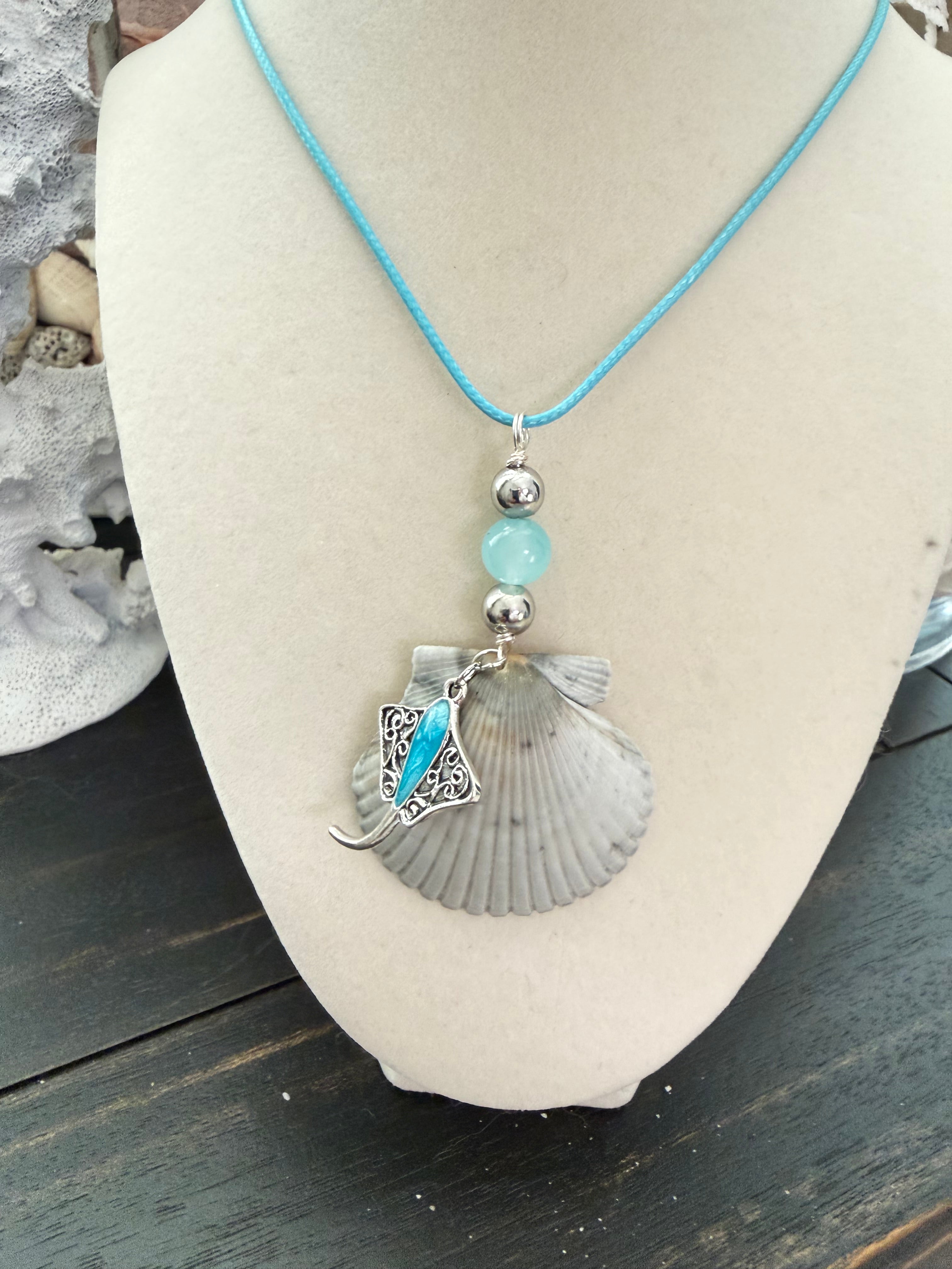 Sammy Stingray Scallop Shell Necklace