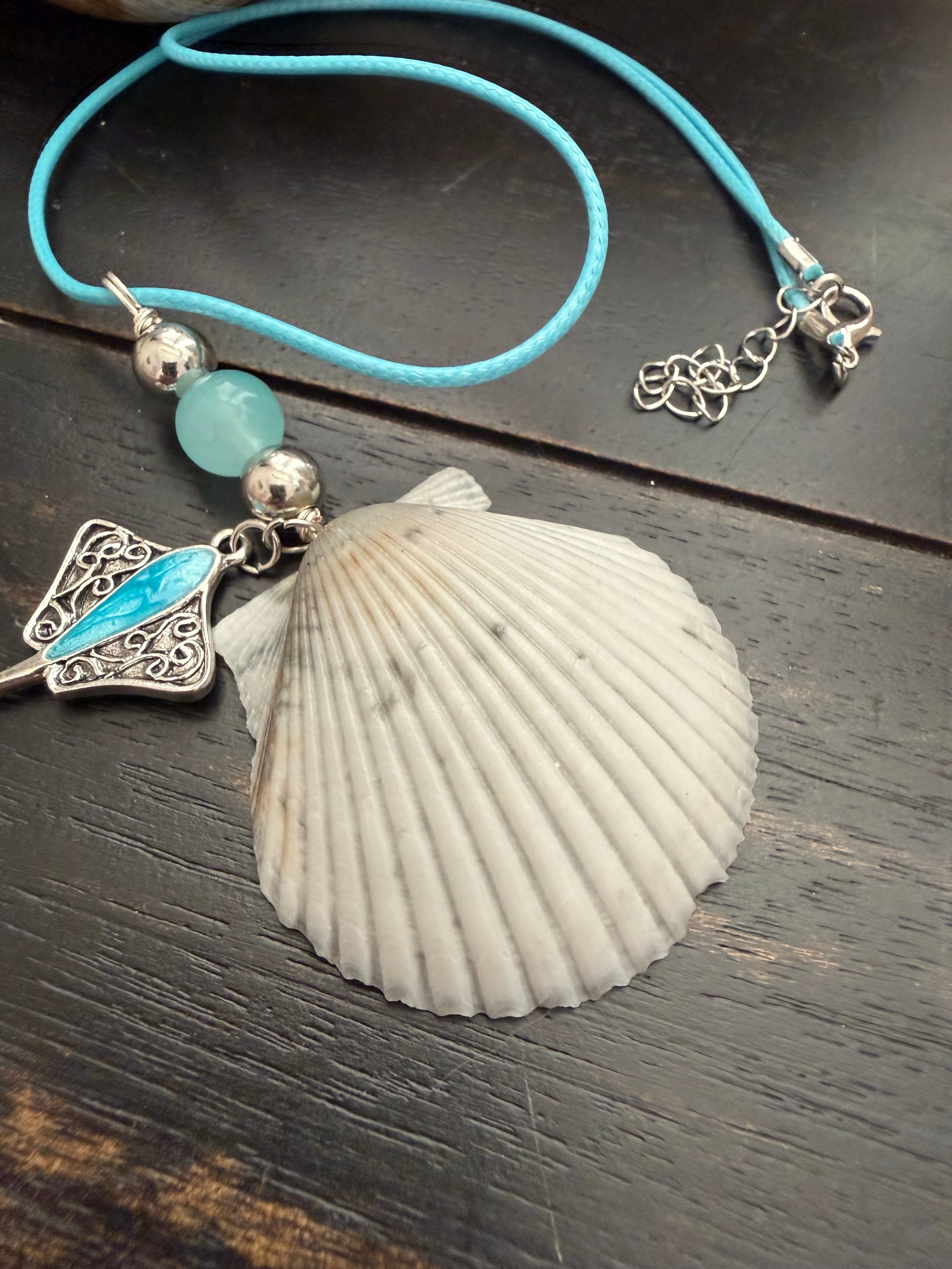 Sammy Stingray Scallop Shell Necklace