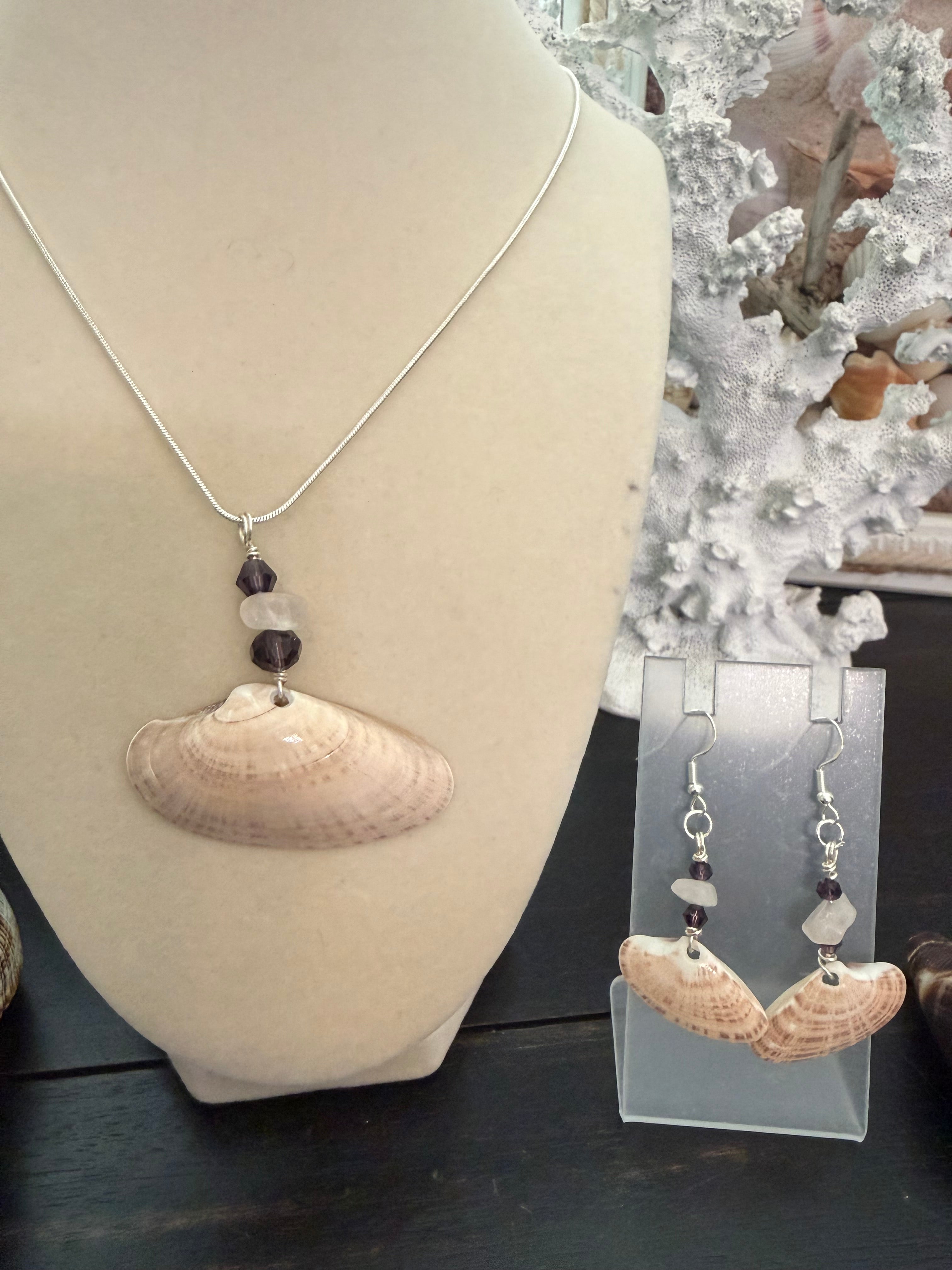 Sunny Rays Sunray Venus Clam Necklace and Earring Set