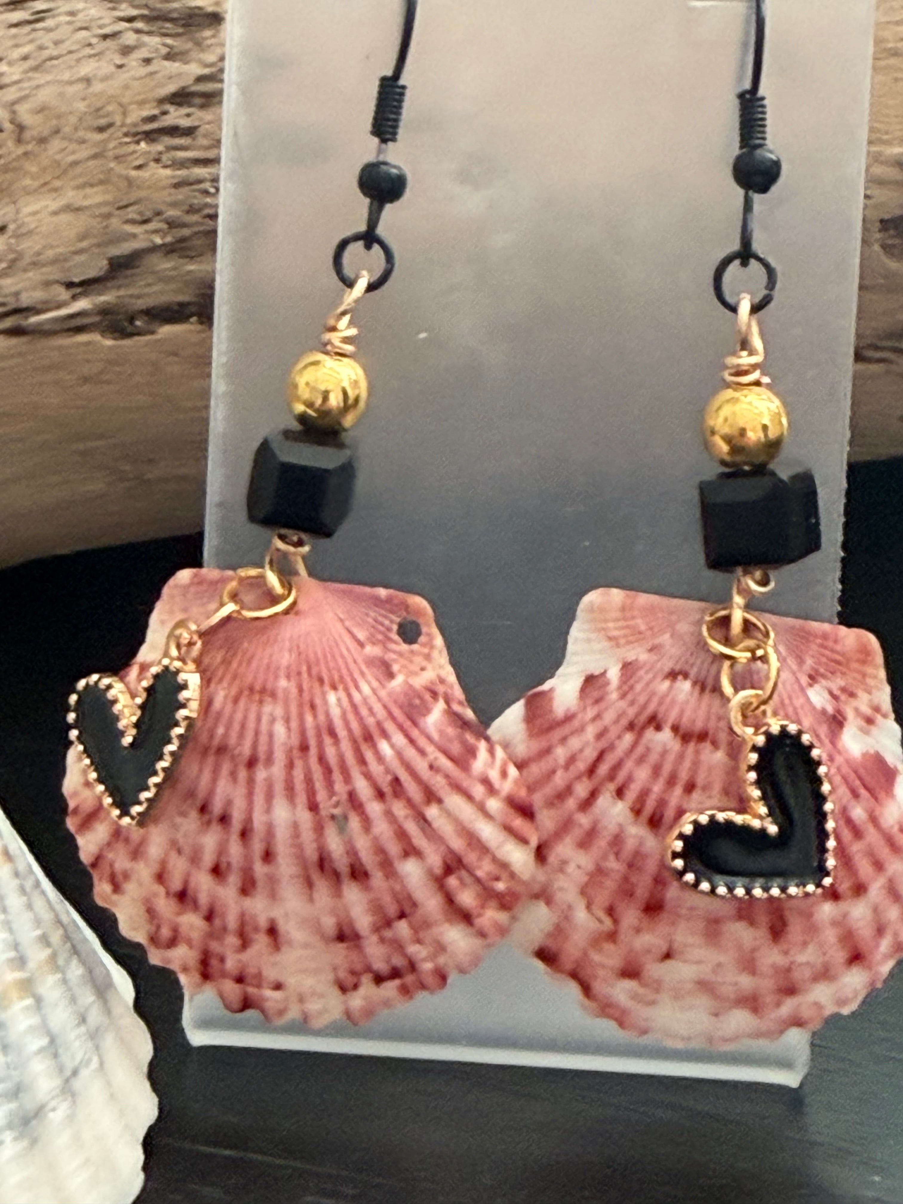 Dark Tide Love Calico Scallop Black Heart Gold Earrings