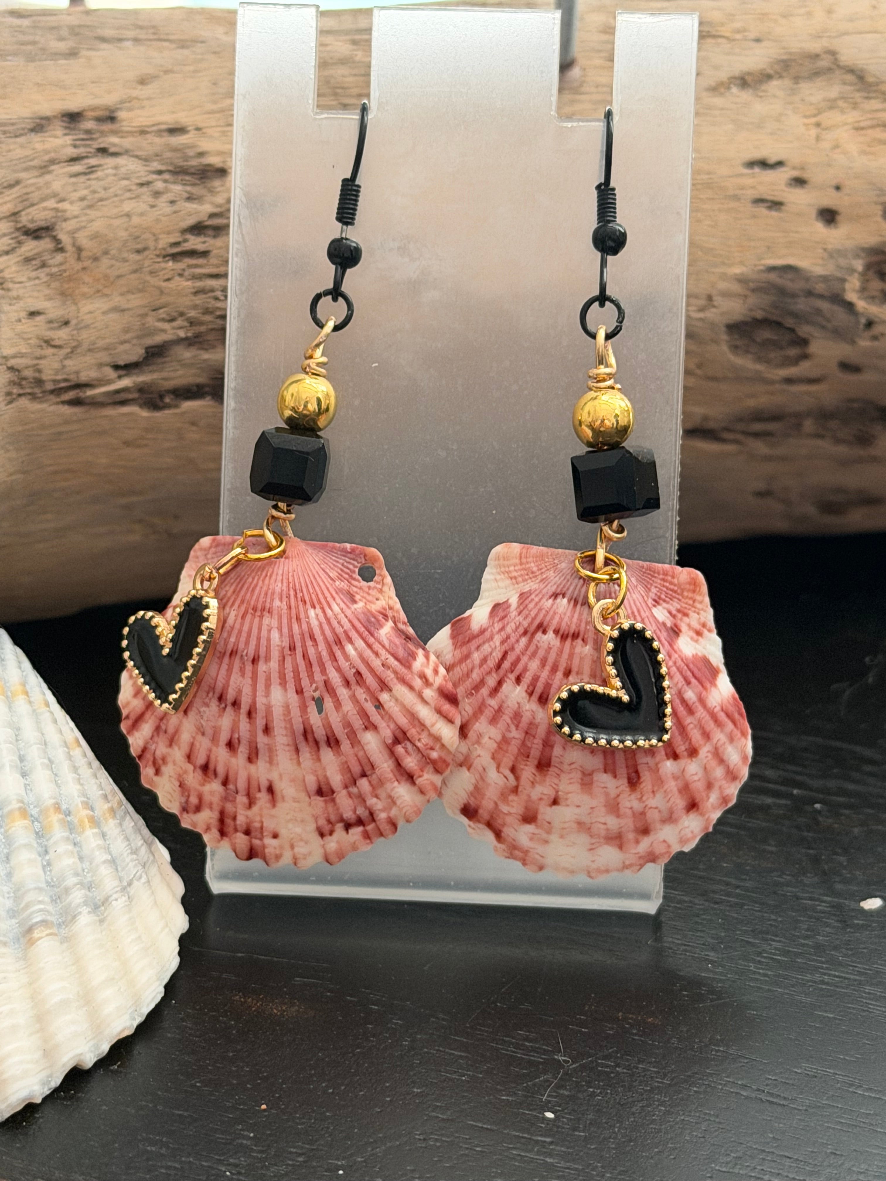 Dark Tide Love Calico Scallop Black Heart Gold Earrings