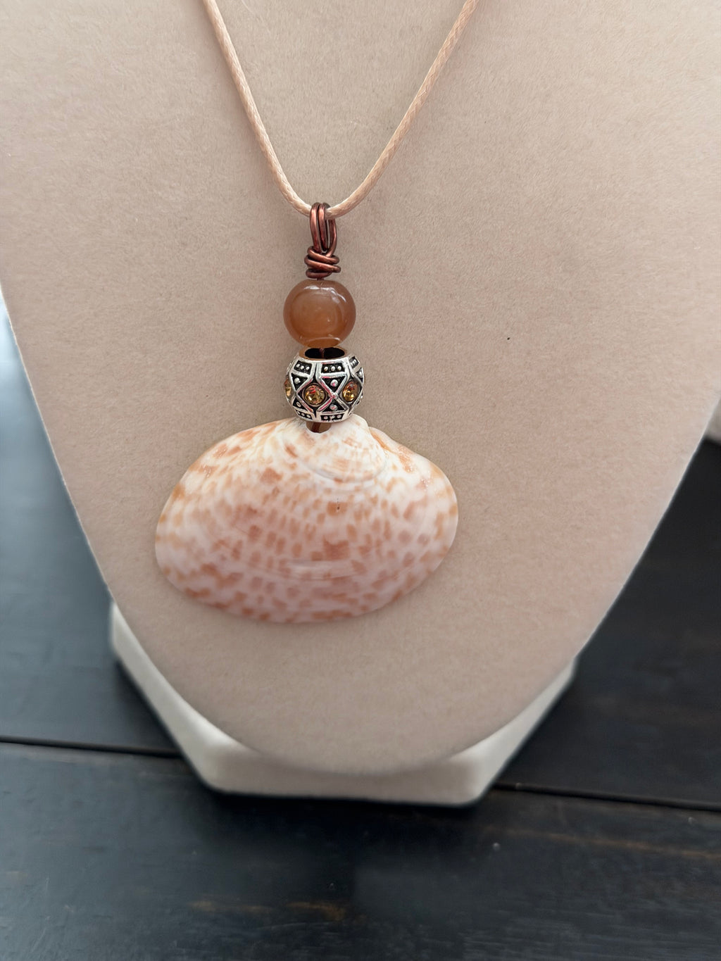 Honey Dune Calico Clam Shell & Agate Necklace on Cream Cord