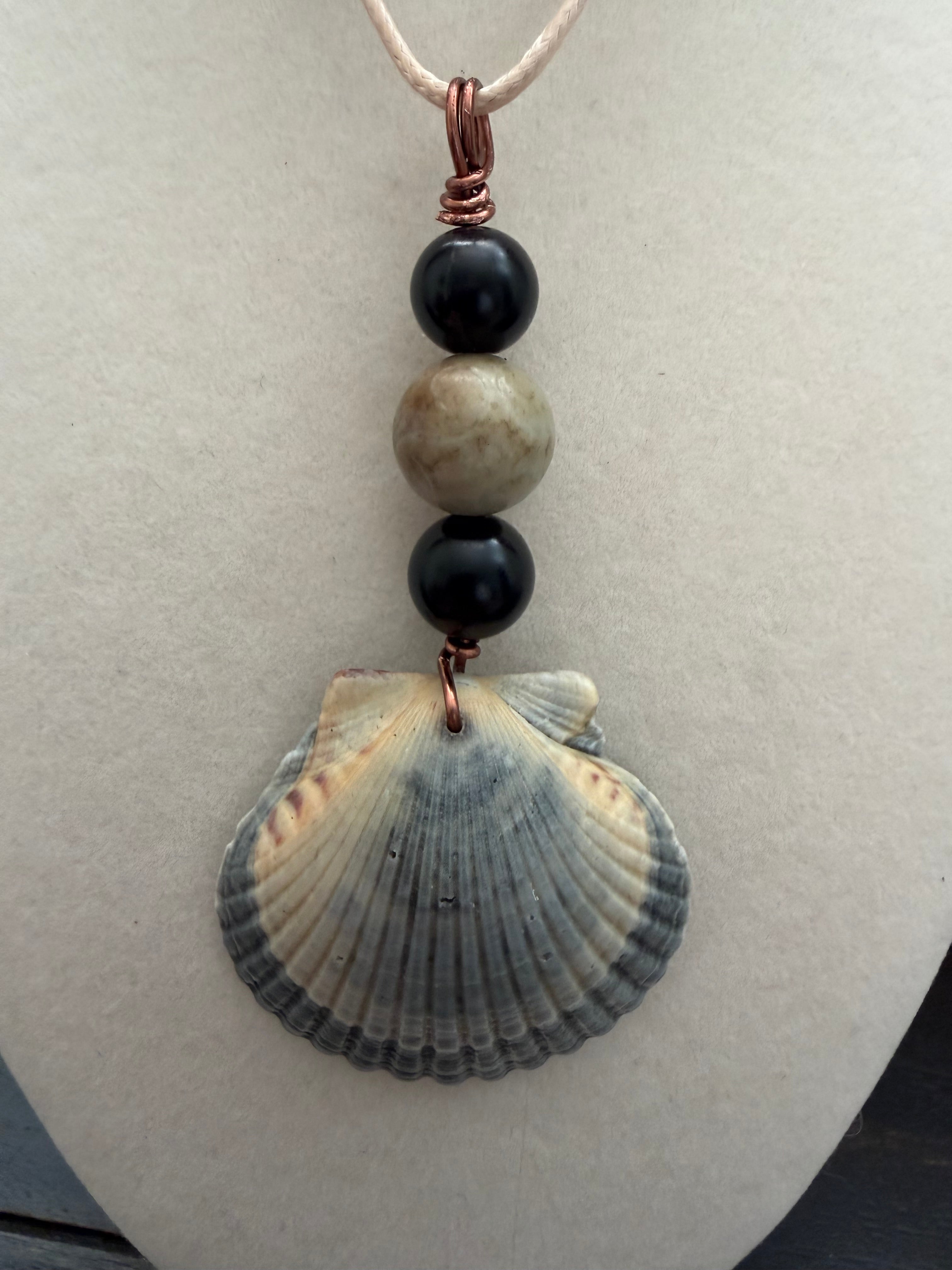 Storm & Stone Gray Scallop Shell Necklace – Onyx, Labradorite & Copper on Natural Cord