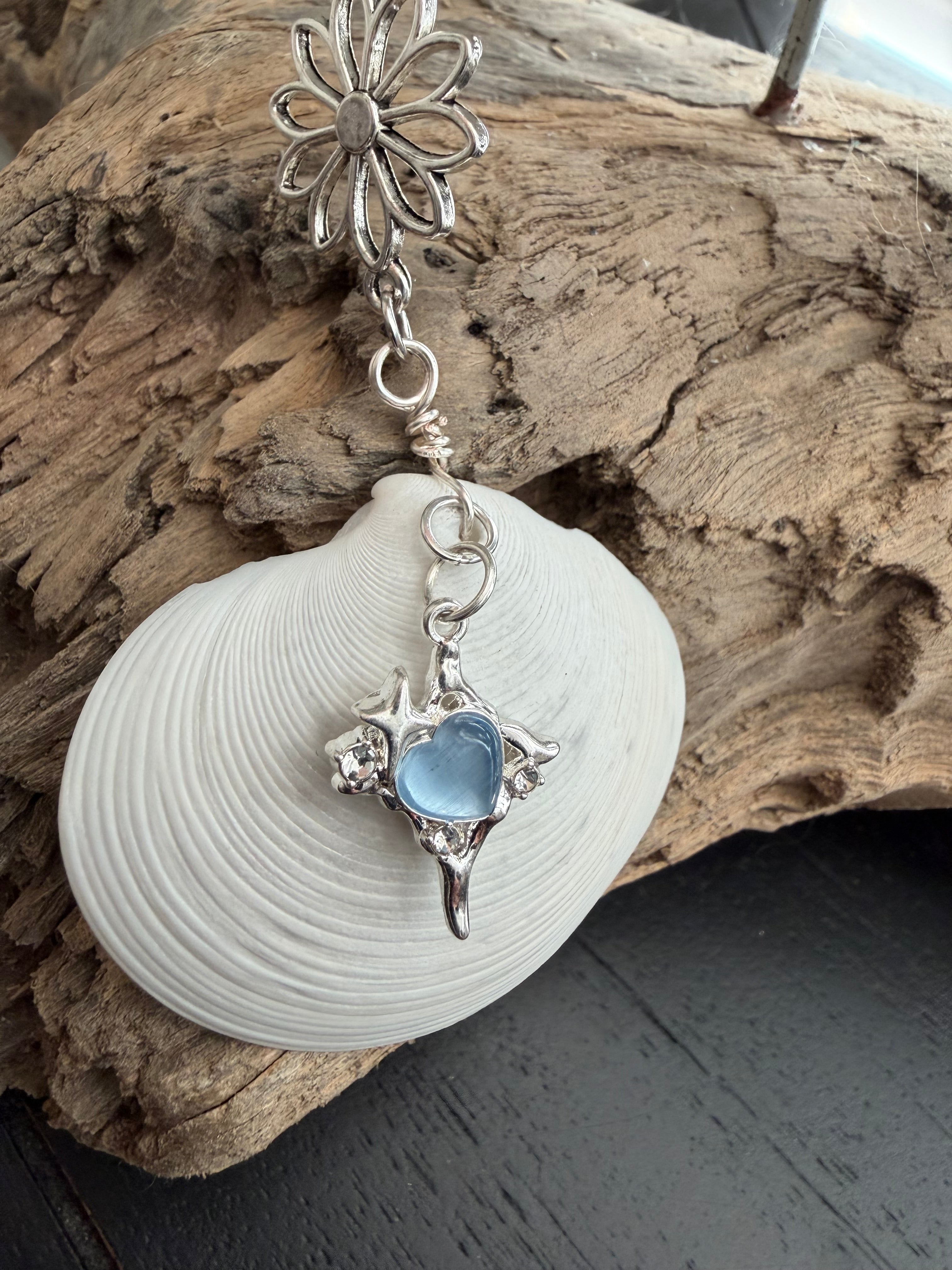 Silver Daisy & Ocean heart Disc Shell Necklace – Coastal Boho Charm