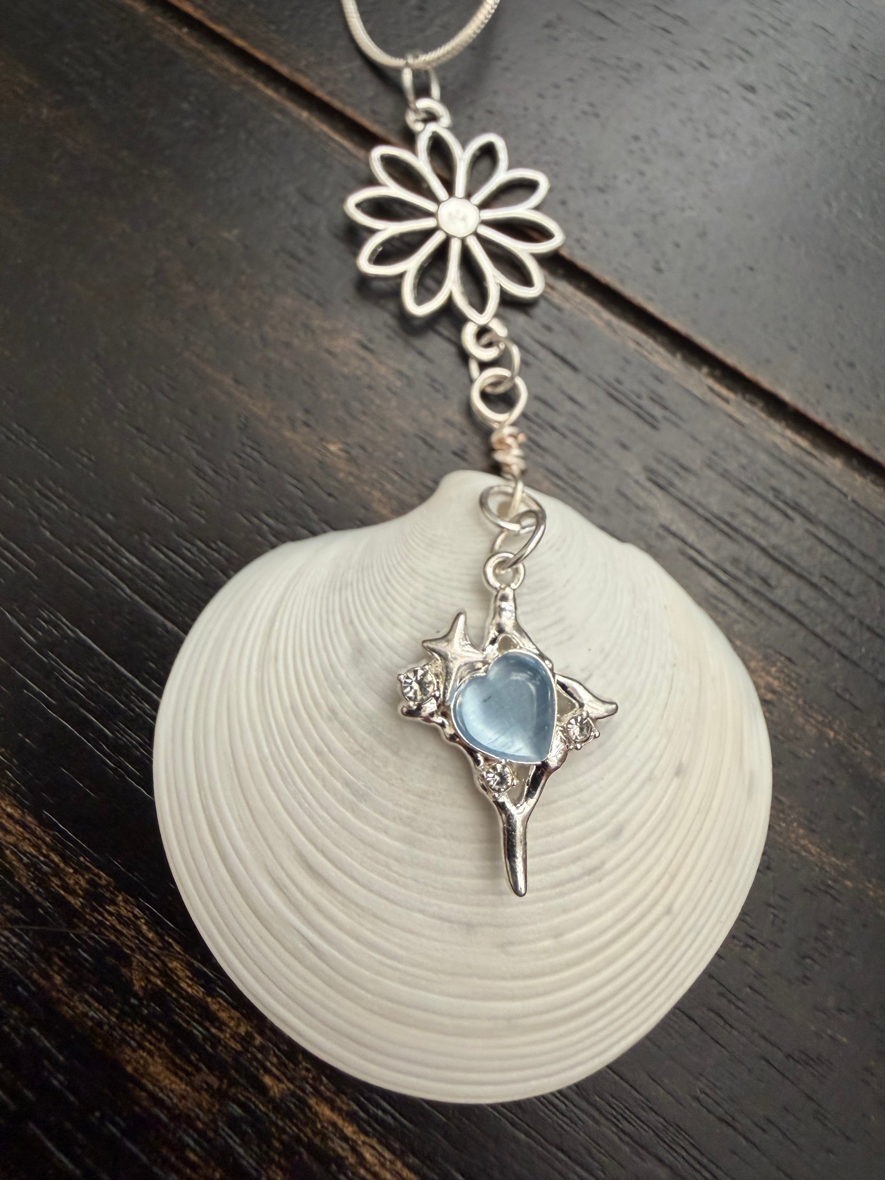 Silver Daisy & Ocean heart Disc Shell Necklace – Coastal Boho Charm