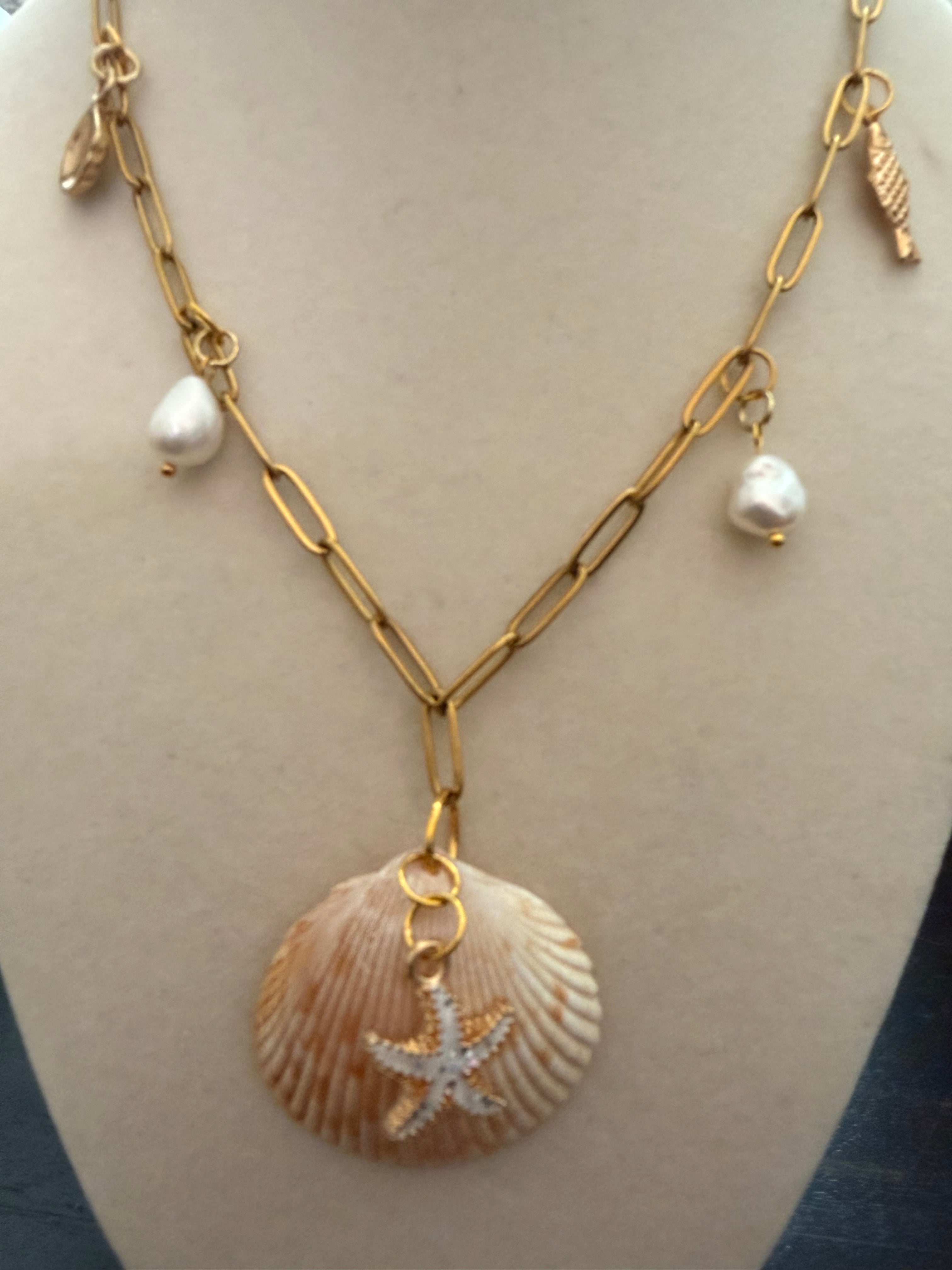 Gulf Shore Cockle Set – Shell Necklace & Earrings
