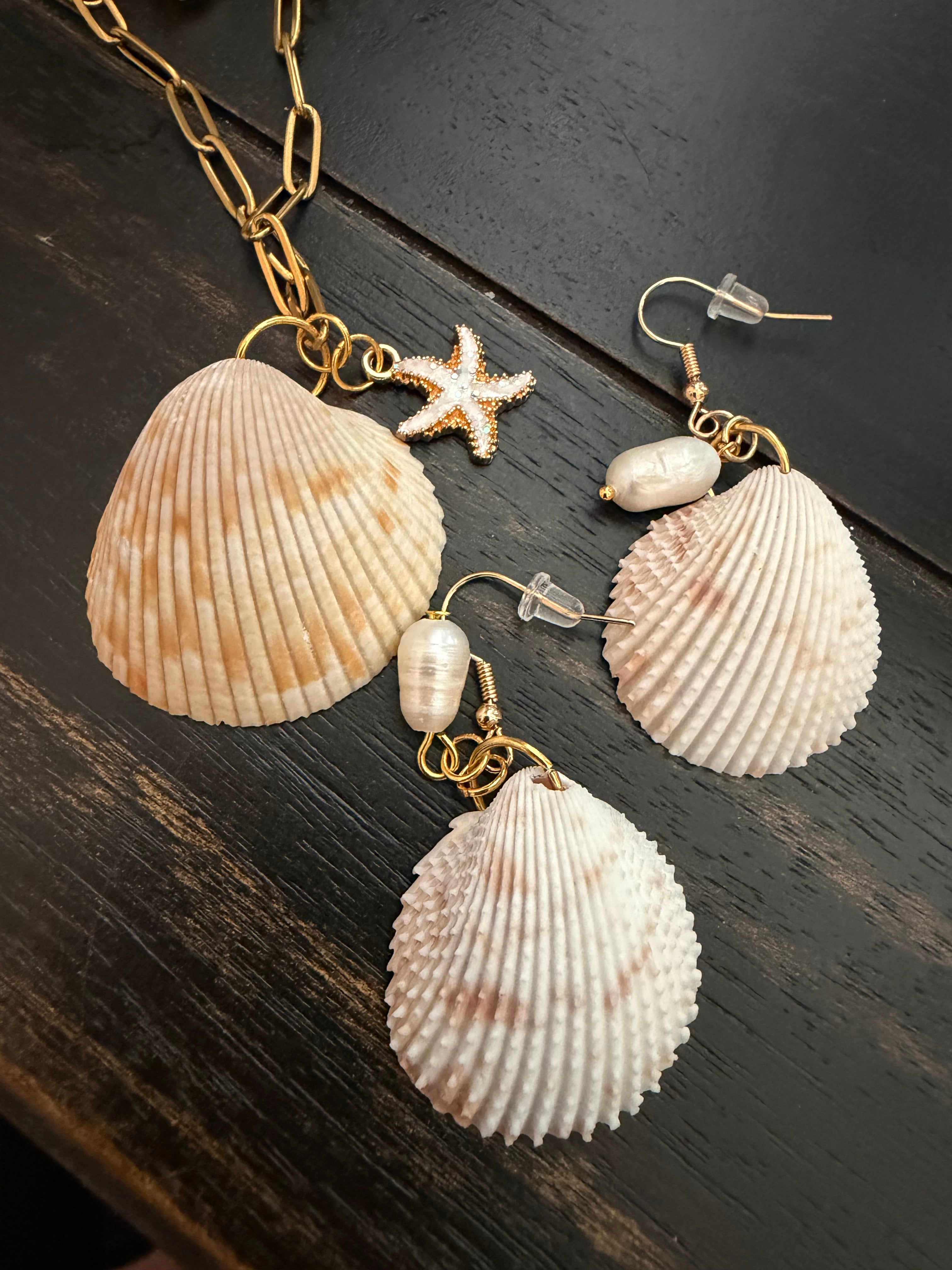 Gulf Shore Cockle Set – Shell Necklace & Earrings