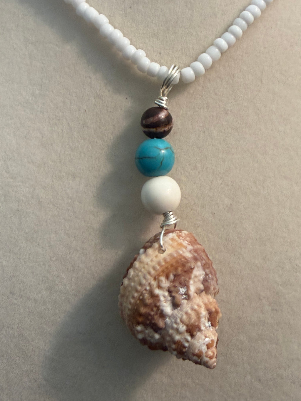 Chestnut Sands – Chestnut Turban Shell Necklace on White Bead Chain