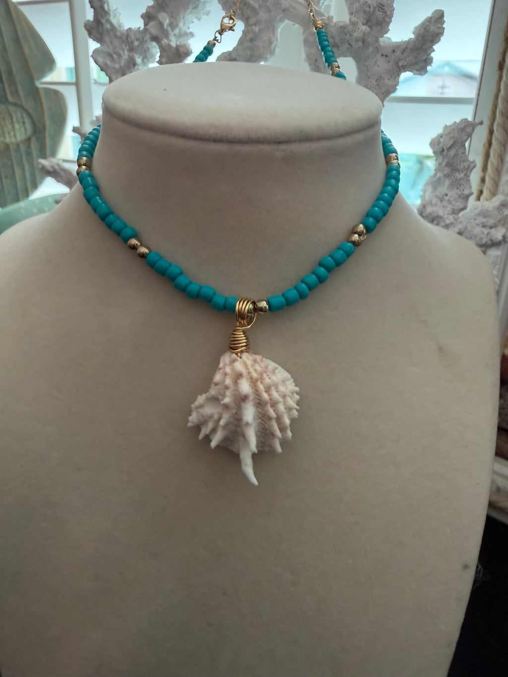 Blue by Storm – Spiny Jewelbox Shell & Turquoise Beaded Necklace