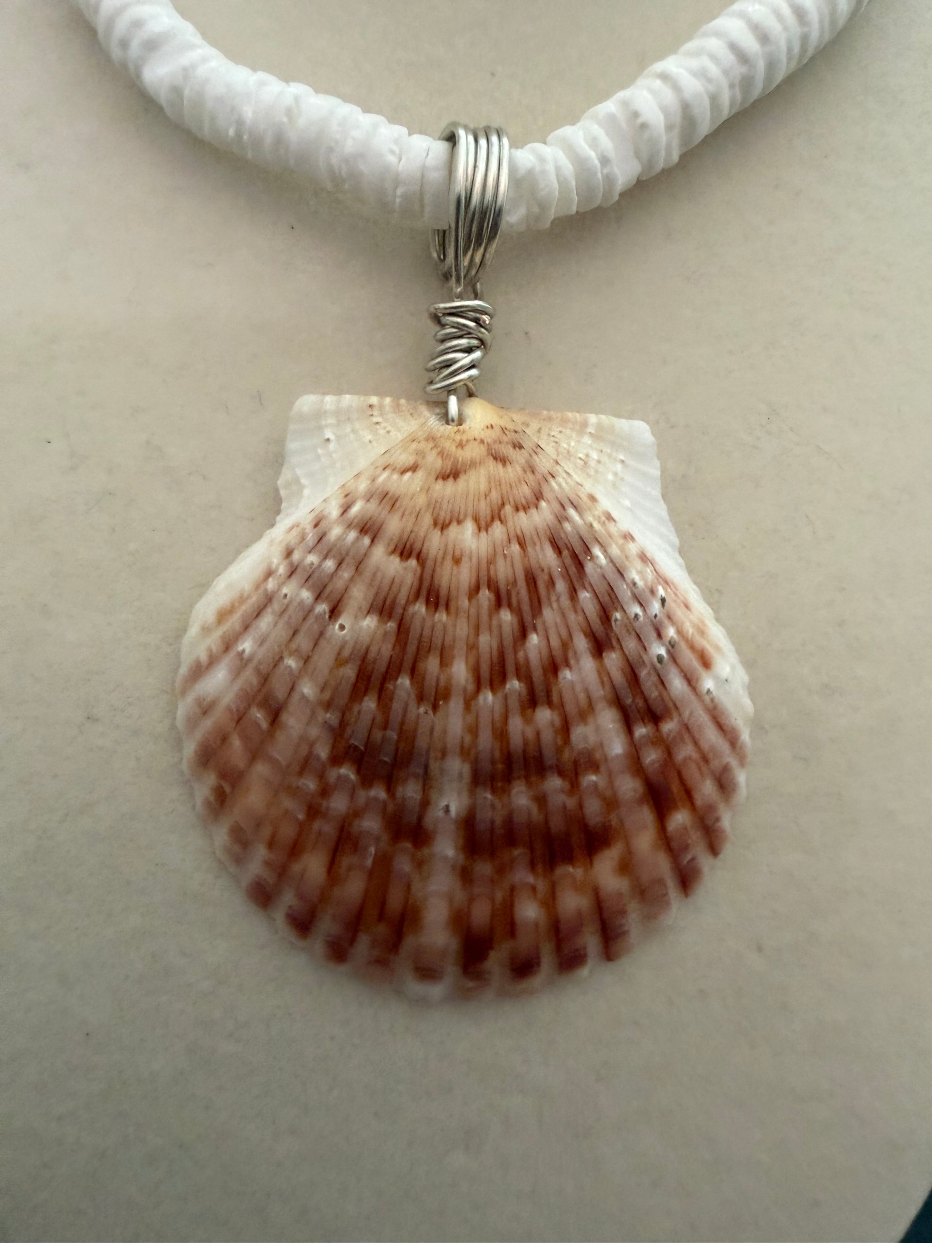 Calico Crest – Calico Scallop Shell Necklace on Puka Shell Bead Chain