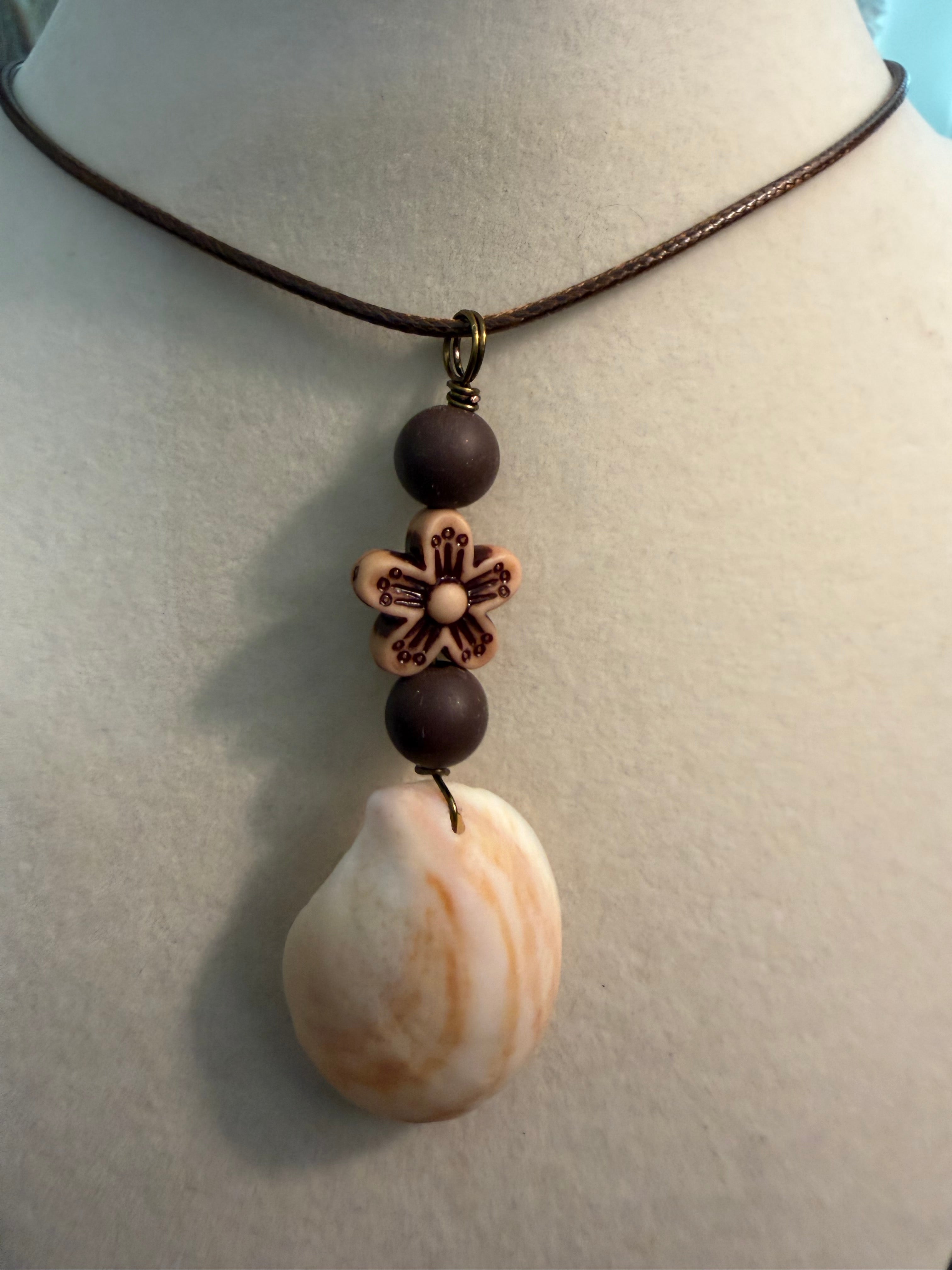 Coastal Slipper – Slipper Shell Necklace