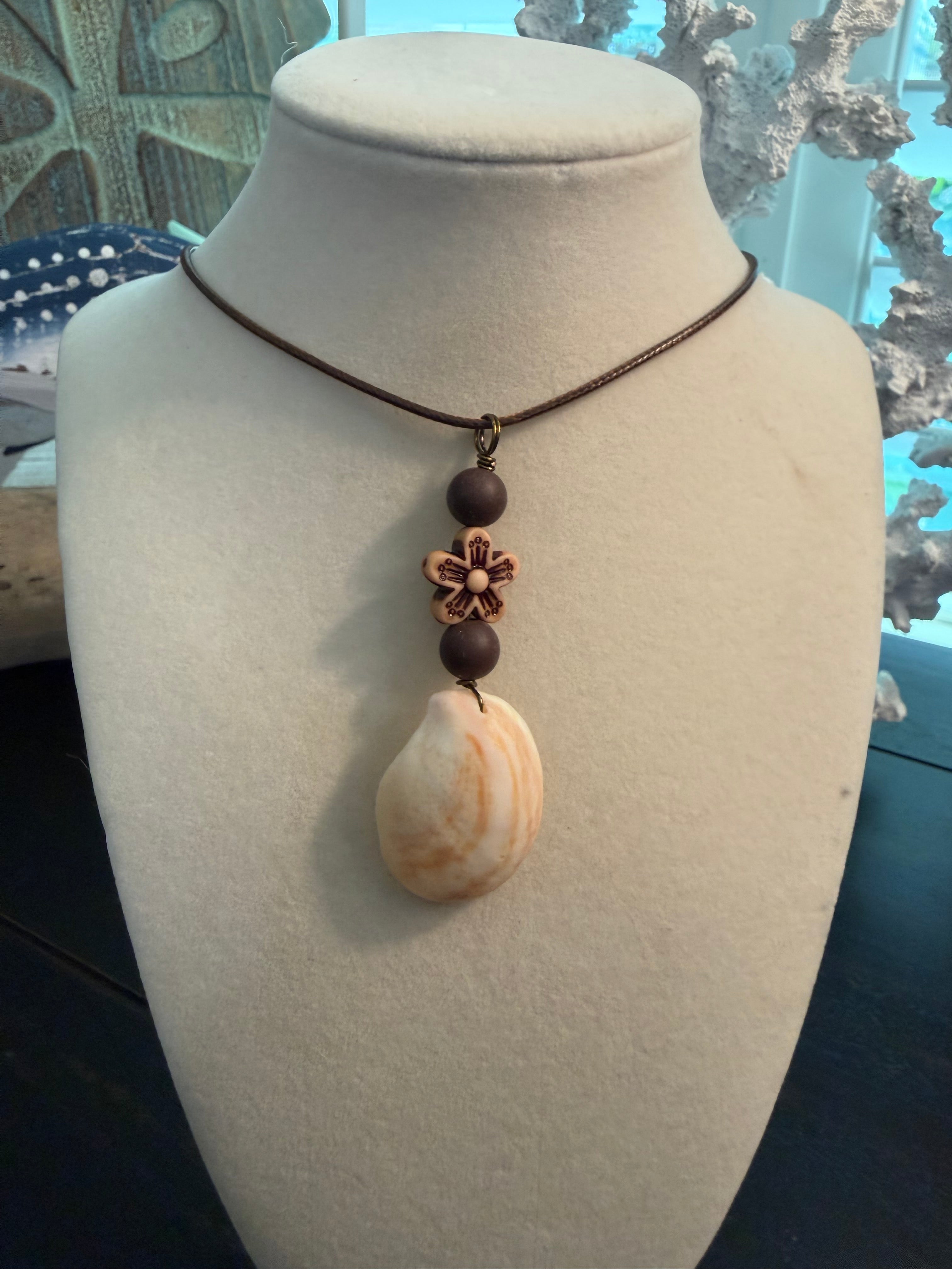 Coastal Slipper – Slipper Shell Necklace