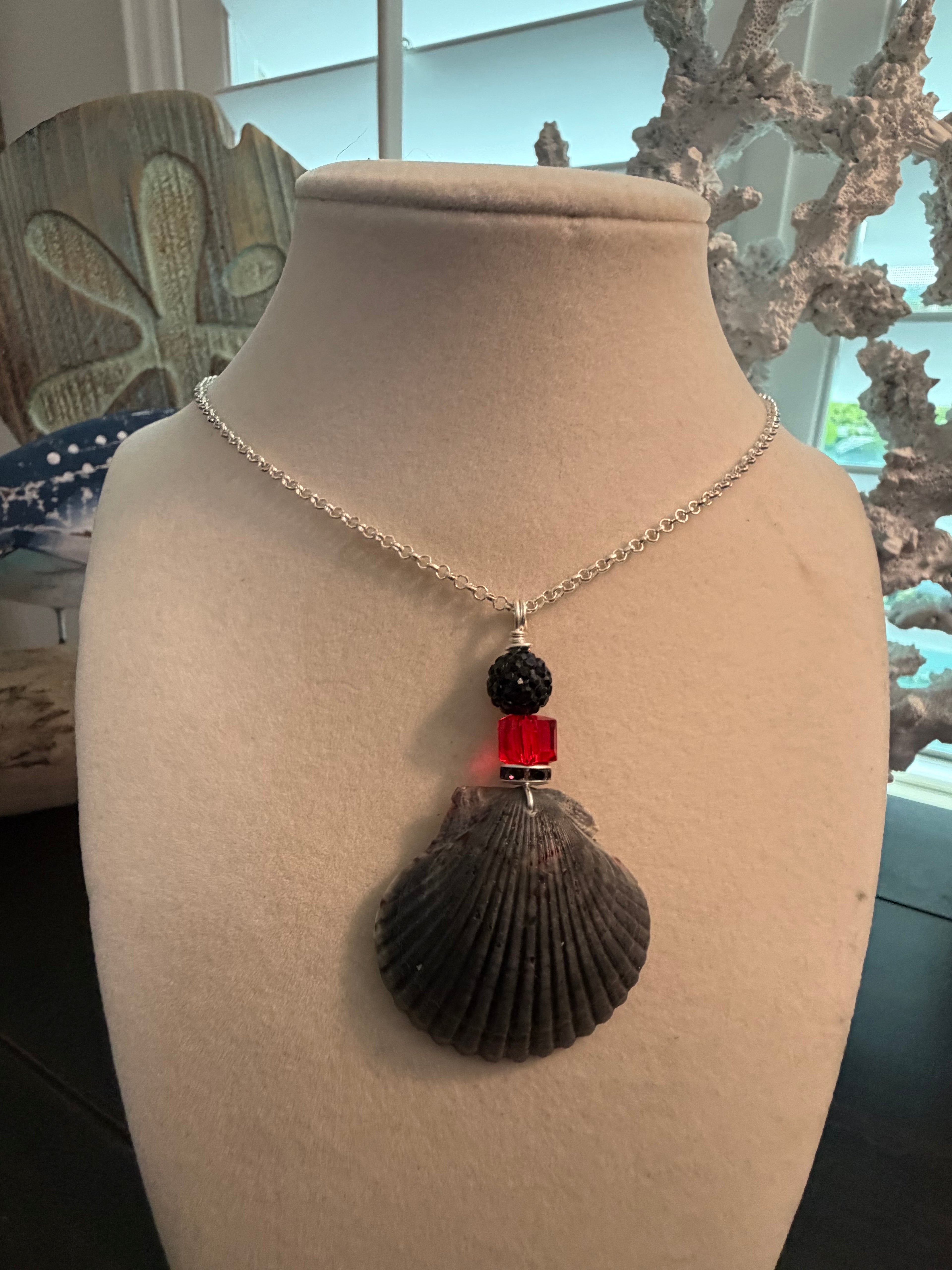 Midnight Fire – Dark Calico Scallop Shell Necklace