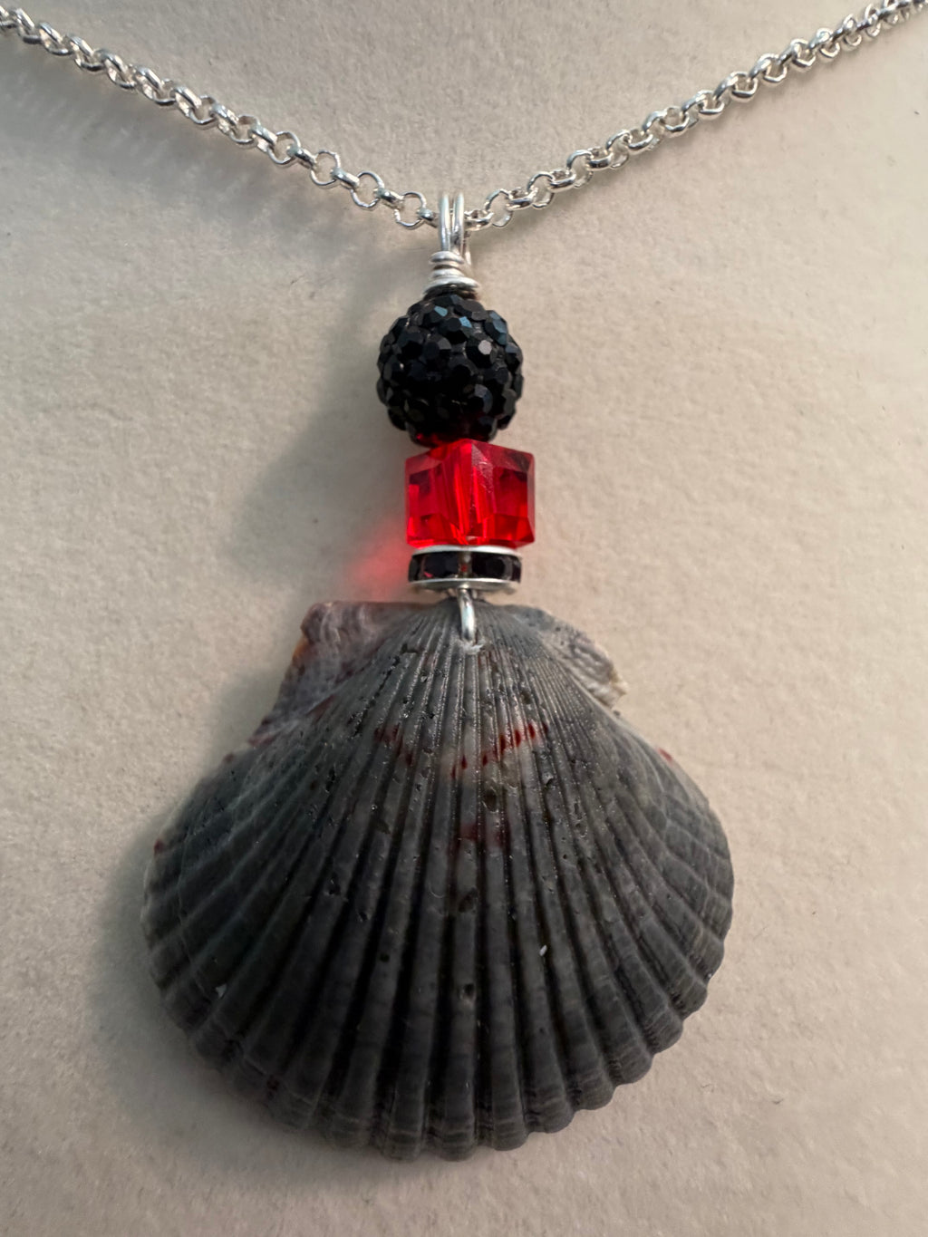 Midnight Fire – Dark Calico Scallop Shell Necklace