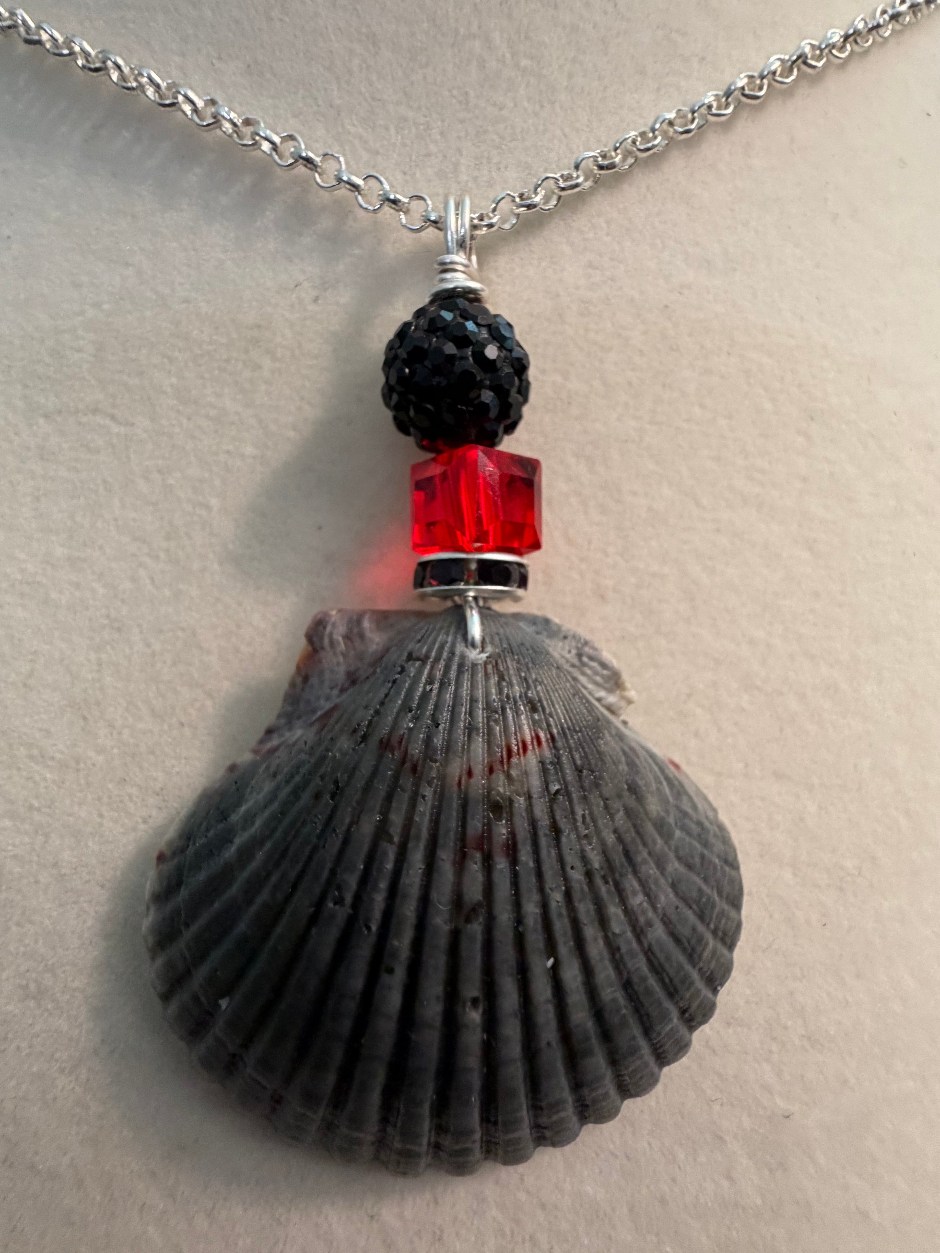 Midnight Fire – Dark Calico Scallop Shell Necklace