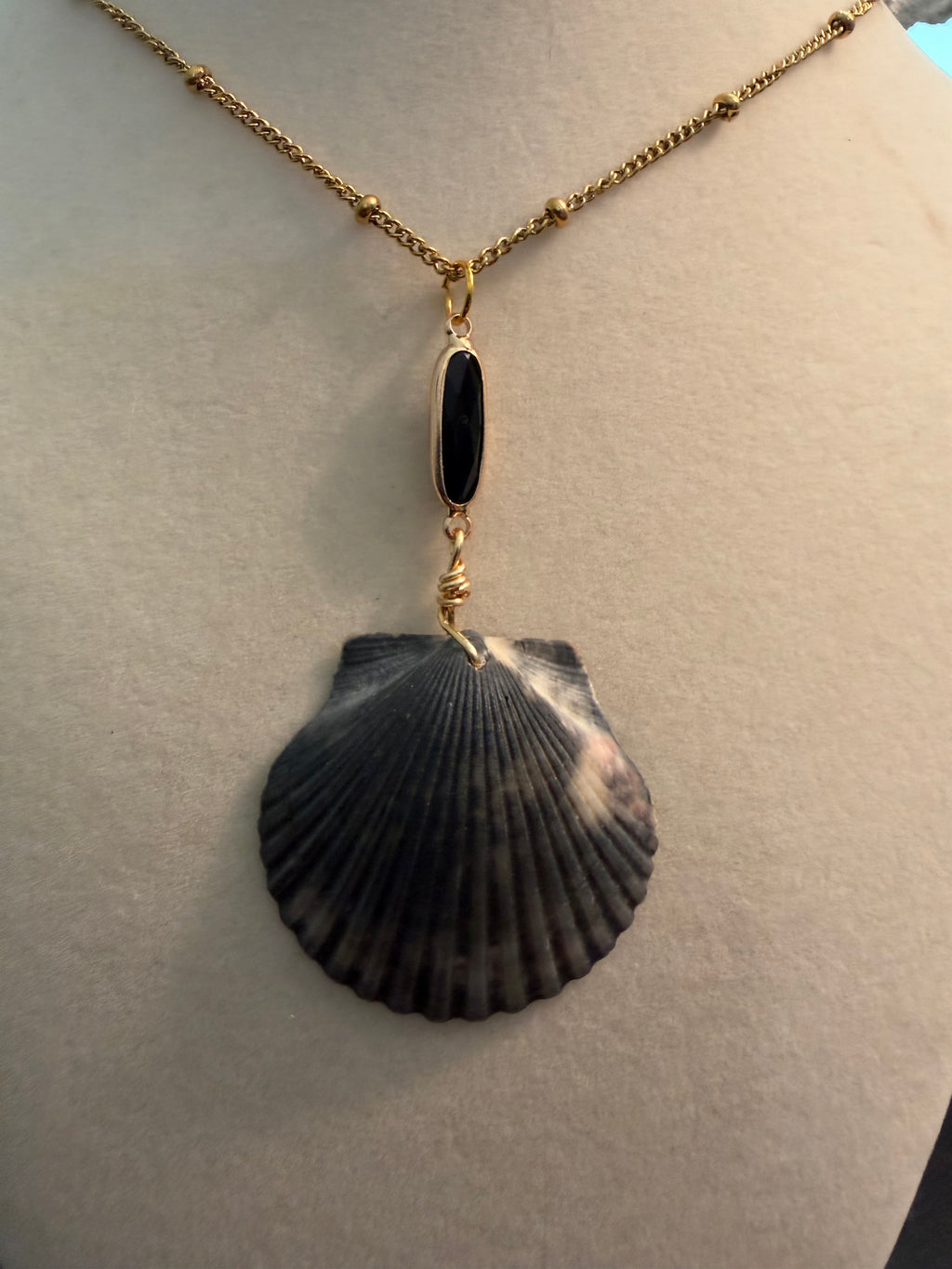 Onyx & Obsidian – Dark Calico Scallop Shell Necklace