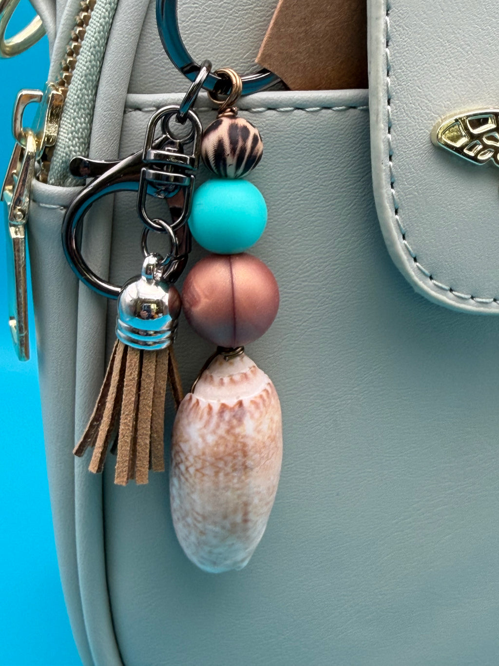Sandy Tassel Olive Shell Keychain