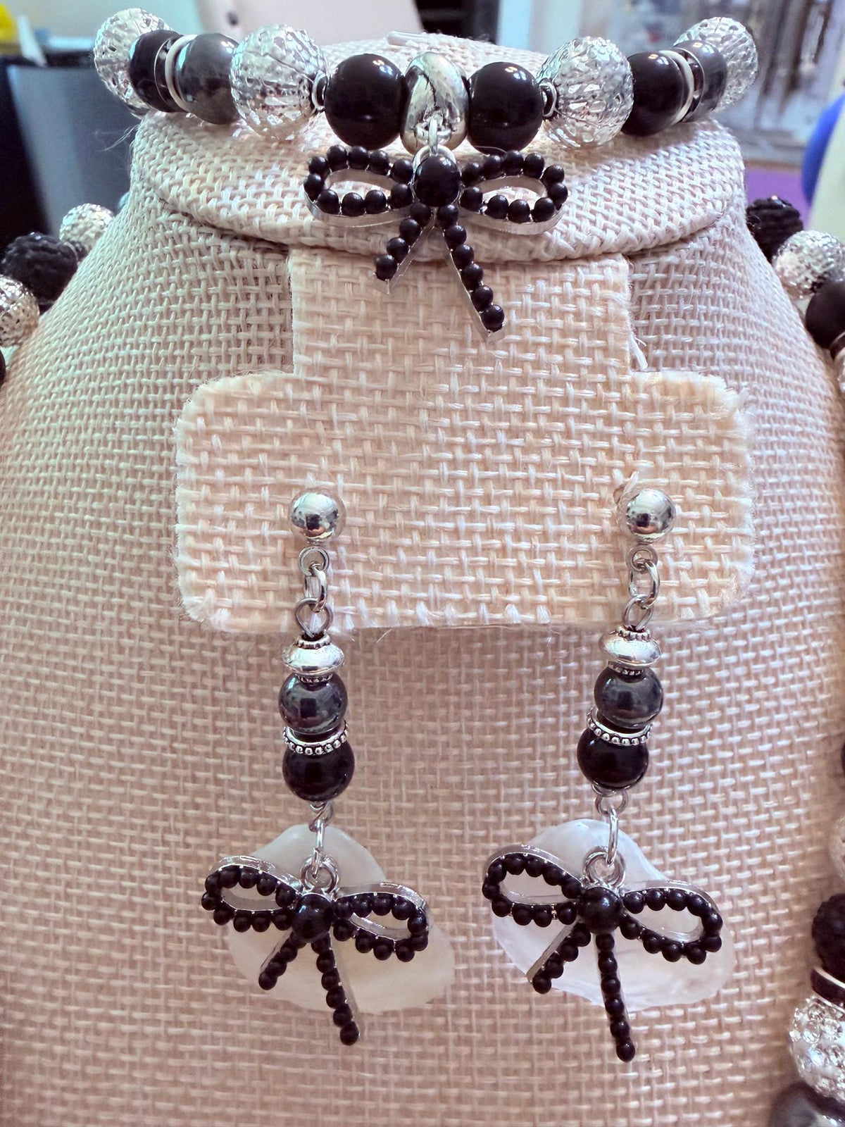 Handmade Florida Shell Necklace With Black Onyx Turquoise Beads 18 Inch
