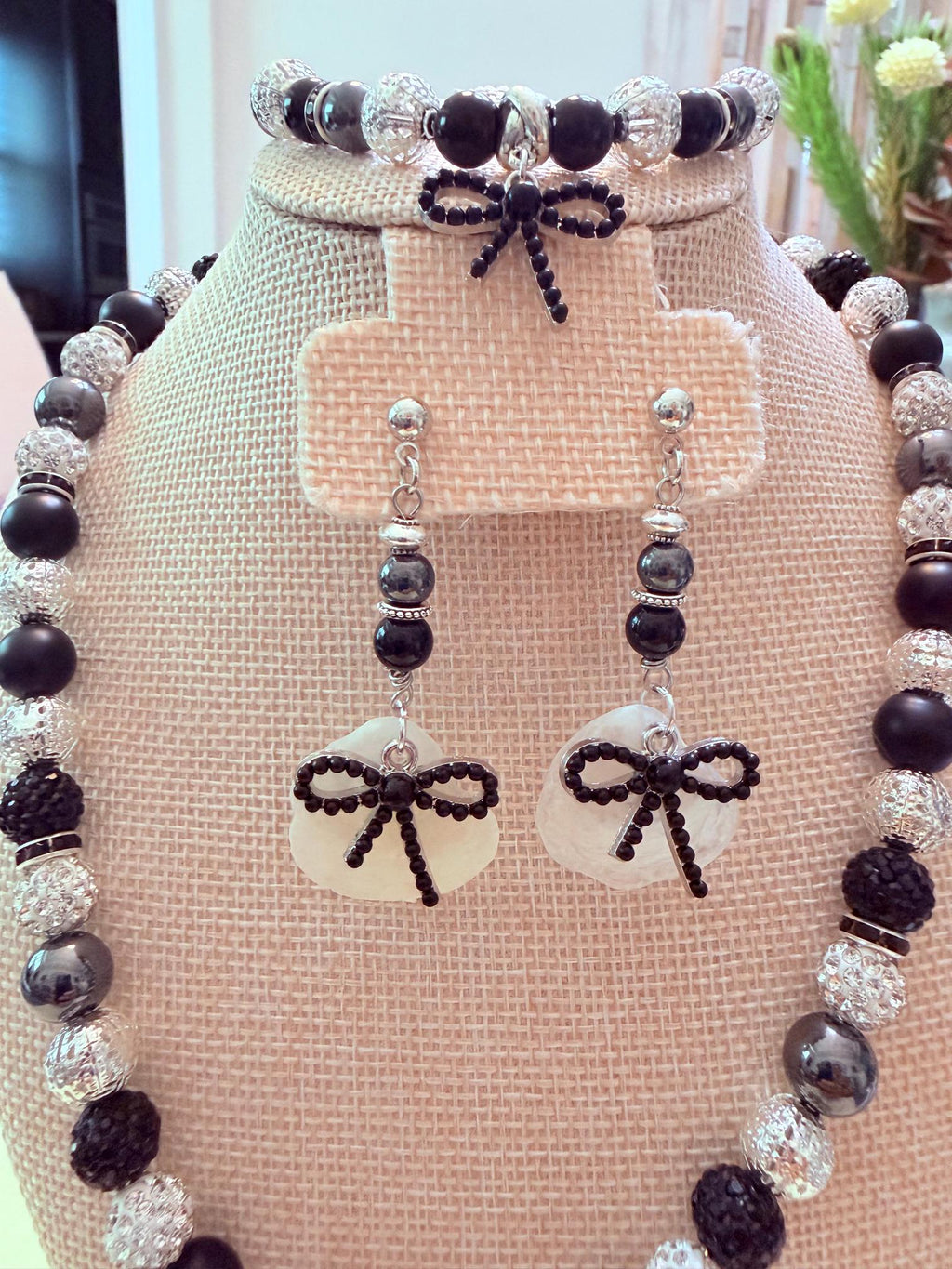 Handmade Florida Shell Necklace With Black Onyx Turquoise Beads 18 Inch